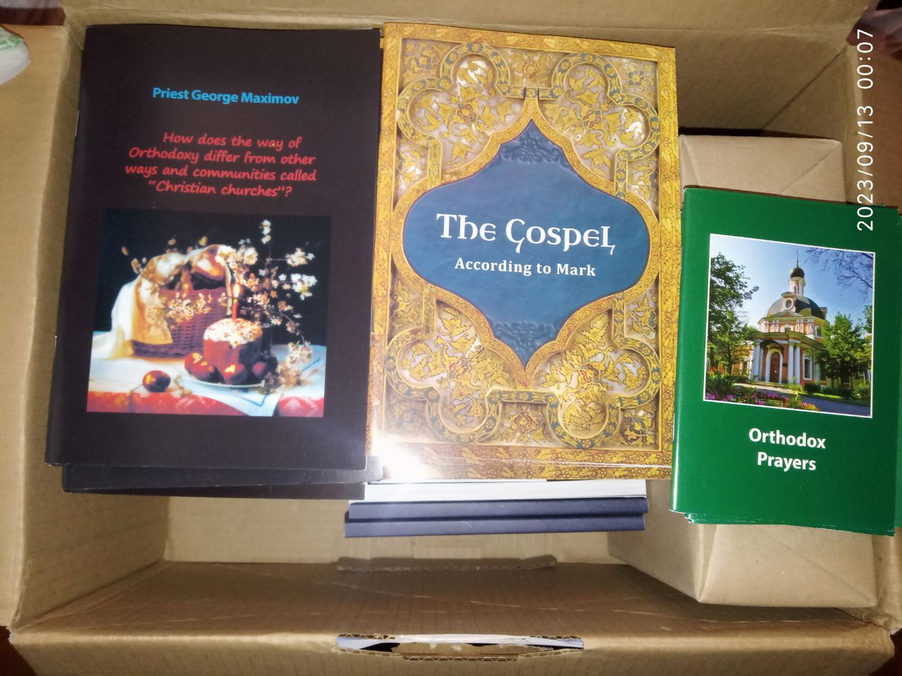 Миссионеры получили книги на иностранных языках